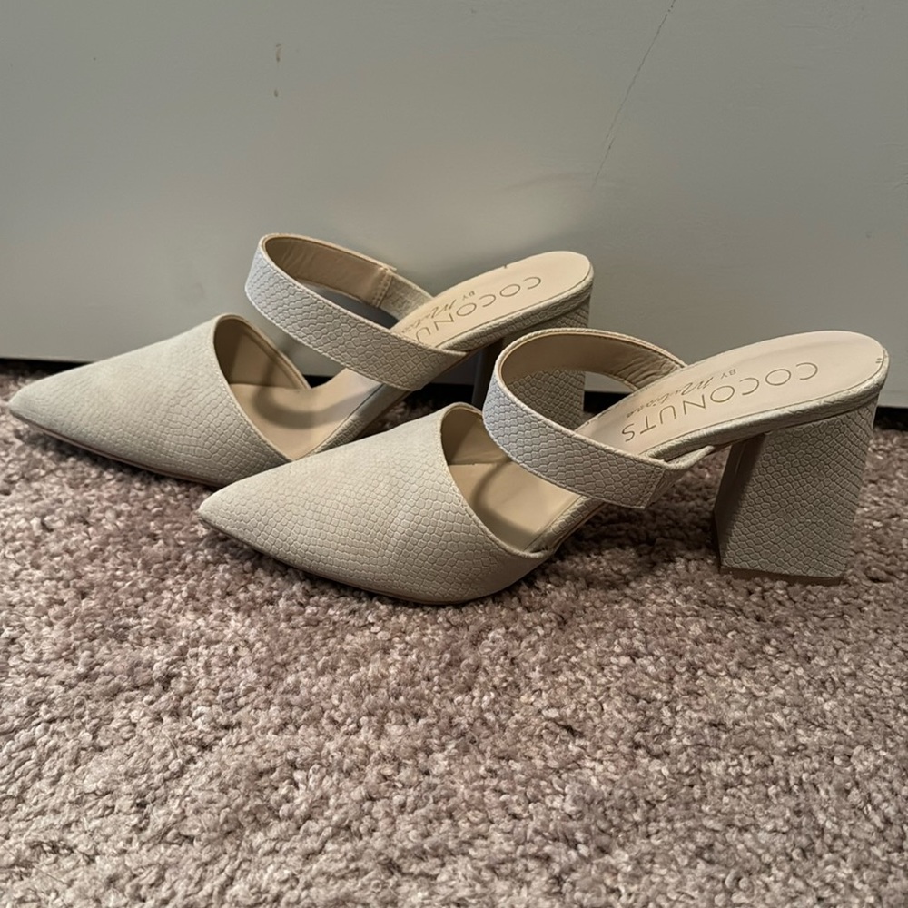 Gently worn coconuts by Matisse mule